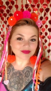 Kit Divina Tiara Coroa e Brincos Pompom - Artesanato e Personalizados