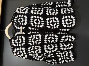 Blusa em square - Artesanato e Personalizados
