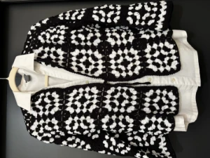 Blusa em square - Artesanato e Personalizados