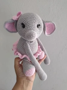 Amigurumi Elefante Menina - Crochê - Artesanato e Personalizados