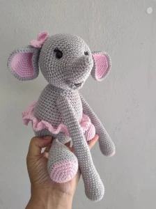 Amigurumi Elefante Menina - Crochê - Artesanato e Personalizados