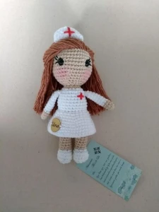 Amigurumi Boneca Enfermeira - Artesanato e Personalizados