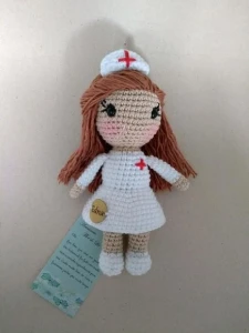 Amigurumi Boneca Enfermeira - Artesanato e Personalizados
