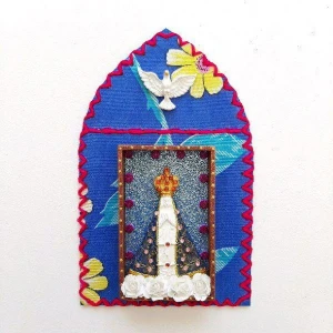 Capelinha de Chita Bordada "N. S. Aparecida" - Artesanato e Personalizados