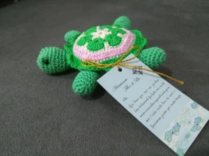 Amigurumi Tartaruga porta agulhas e alfinetes - Artesanato e Personalizados
