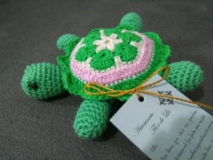 Amigurumi Tartaruga porta agulhas e alfinetes - Artesanato e Personalizados
