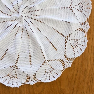 Toalhinha em crochê Tulipas 50 cm - Artesanato e Personalizados