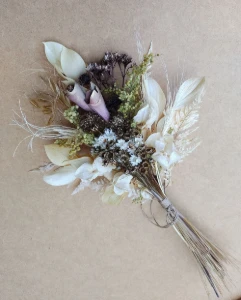 Arranjo com flores desidratadas - Marrom - Artesanato e Personalizados