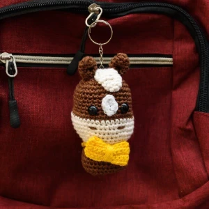 Chaveiro cavalo de gravata em amigurumi - Artesanato e Personalizados