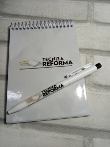 Kit 20 Bloquinhos A6 com Capa Dura e 20 Canetas - Artesanato e Personalizados