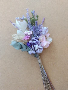 Mini buque com lavanda desidratadas (25cm) - Artesanato e Personalizados