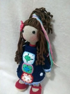 Boneca Hippie em crochê - Artesanato e Personalizados