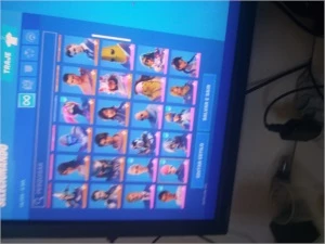 conta de fortnite com 95 skins e wildcat