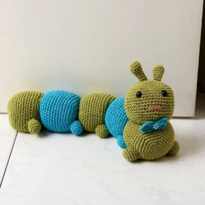 Centopéia peso de porta em amigurumi - Artesanato e Personalizados