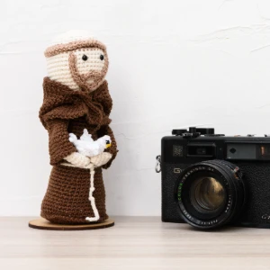 São Francisco de Assis Grande em Amigurumi - Artesanato e Personalizados