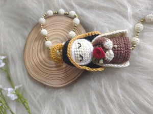 Terço de Crochê com Mini Santinha - Artesanato e Personalizados