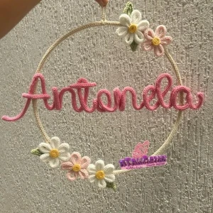 Porta Maternidade Guirlanda Margaridas em Tricotin - Artesanato e Personalizados