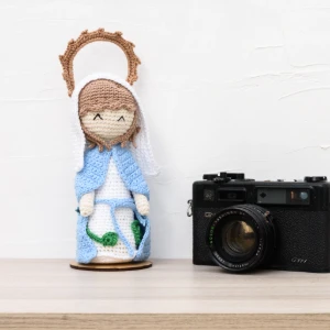 Nossa Senhora das Graças Grande em Amigurumi - Artesanato e Personalizados
