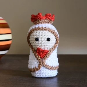 Mini Nossa Senhora de Fátima em amigurumi - Artesanato e Personalizados