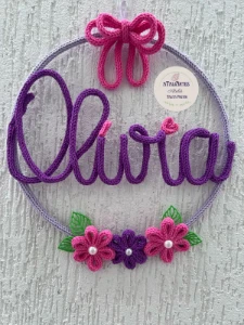 Guirlanda Laço e Flores Colorido em Tricotin - Artesanato e Personalizados