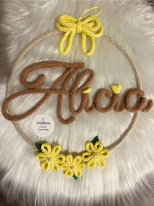 Guirlanda Laço e Flores Colorido em Tricotin - Artesanato e Personalizados