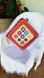 Capa de Almofada Dupla Face em Crochê Gabi - Artesanato e Personalizados