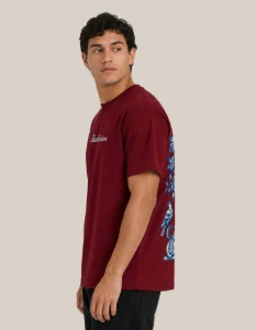 Camiseta Bordô Porcelana - Artesanato e Personalizados