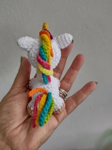 Mini unicórnio em crochê - Artesanato e Personalizados