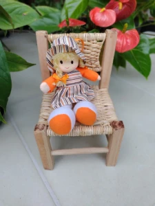 Cadeirinha de Palha para boneca - Artesanato e Personalizados