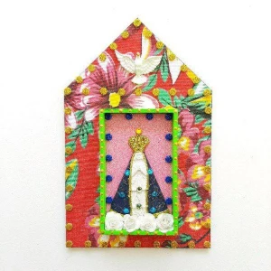 Capelinha de Madeira e Chita "N. S. Aparecida" - Artesanato e Personalizados