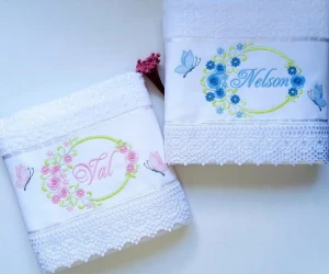 Kit Casal com 2 Toalhas de Banho e Guipir - Artesanato e Personalizados