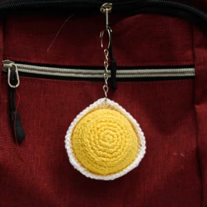 Chaveiro Quindim em amigurumi - Artesanato e Personalizados