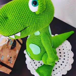 T-rex Amigurumi - Artesanato e Personalizados
