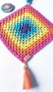 Toalhinha de Crochê com Tassels - Artesanato e Personalizados