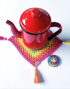 Toalhinha de Crochê com Tassels - Artesanato e Personalizados