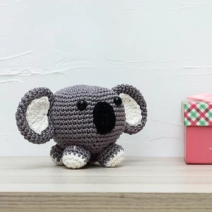 Coala Bola em amigurumi - Artesanato e Personalizados
