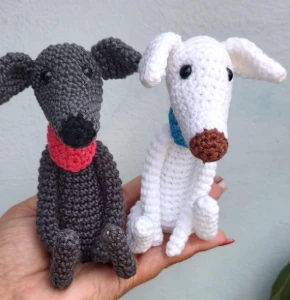 Amigurumi Mini Galgo - Artesanato e Personalizados