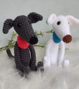 Amigurumi Mini Galgo - Artesanato e Personalizados
