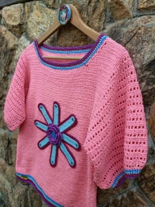 Blusa Flor em Crochê - Artesanato e Personalizados