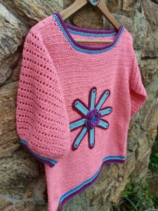 Blusa Flor em Crochê - Artesanato e Personalizados