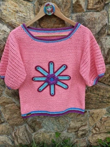 Blusa Flor em Crochê - Artesanato e Personalizados