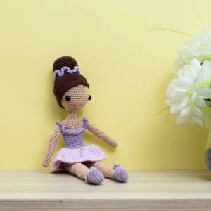 Boneca Bailarina Alana em amigurumi - Artesanato e Personalizados