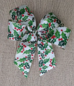 Laço de Natal Azevinho com Borda Ouro - 20 x 23 cm - Artesanato e Personalizados