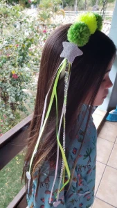 Tiara Coroa Pompom Brasil - Artesanato e Personalizados