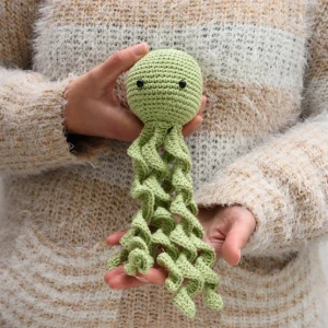 Polvo Newborn Verde Amigurumi - Artesanato e Personalizados