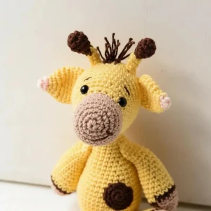 Girafinha Peso de Porta em Amigurumi - Artesanato e Personalizados