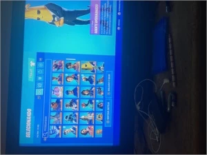 Vendo conta da epic: Fortnite:142 skins, maioria de loja
