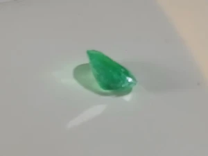 Esmeralda colombiana ótima oval 1,10 cts - Artesanato e Personalizados