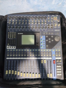 Mesa De Som Digital Yamaha 01v96 16 Canais Profissional - Produtos Físicos