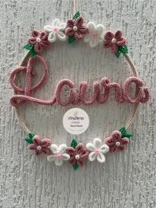 Guirlanda de Flores Personalizada em Tricotin - Artesanato e Personalizados